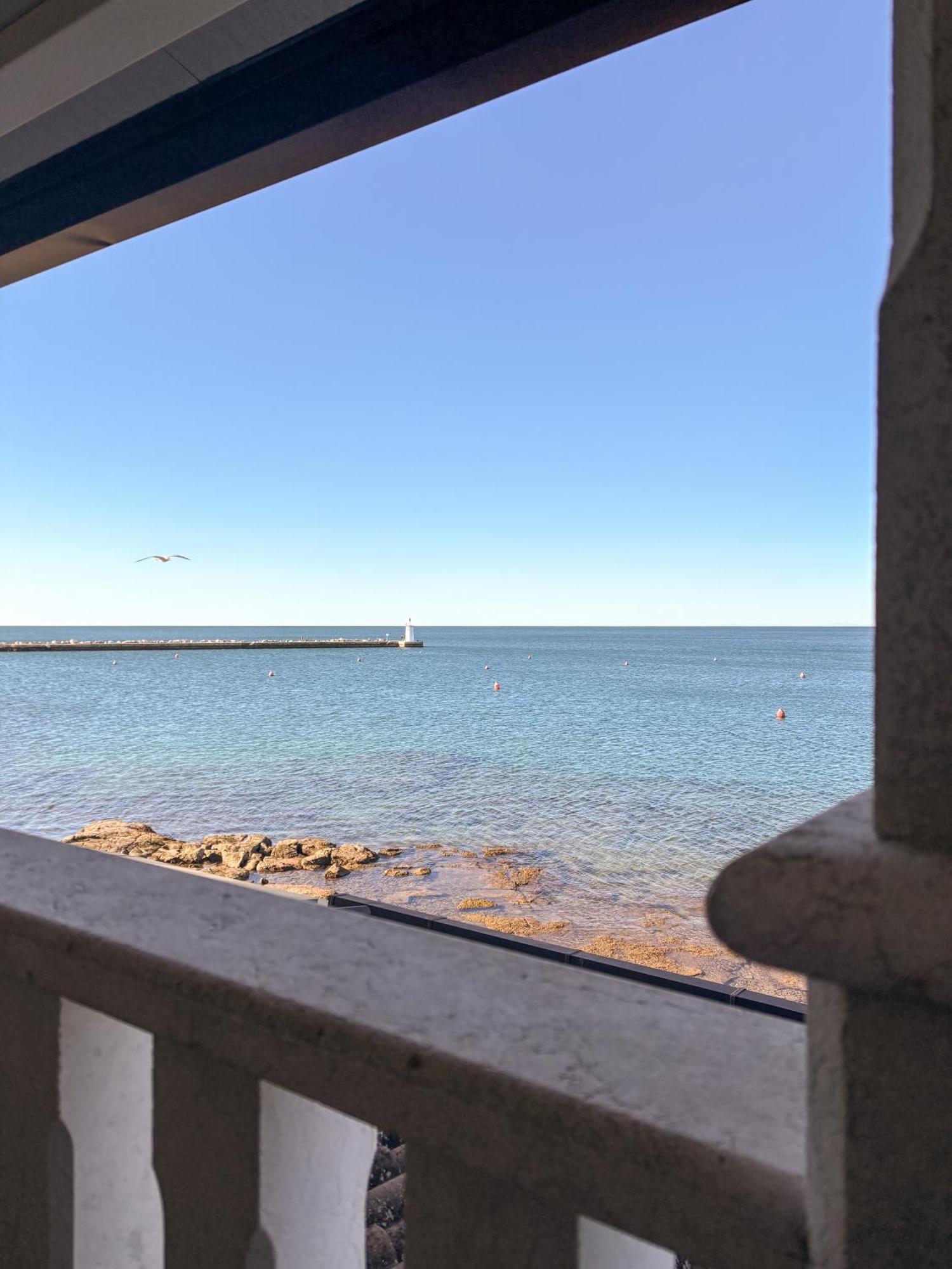 City Center Coastal Escape - Apartments With Sea View Or Cozy Room Новиград Екстериор снимка