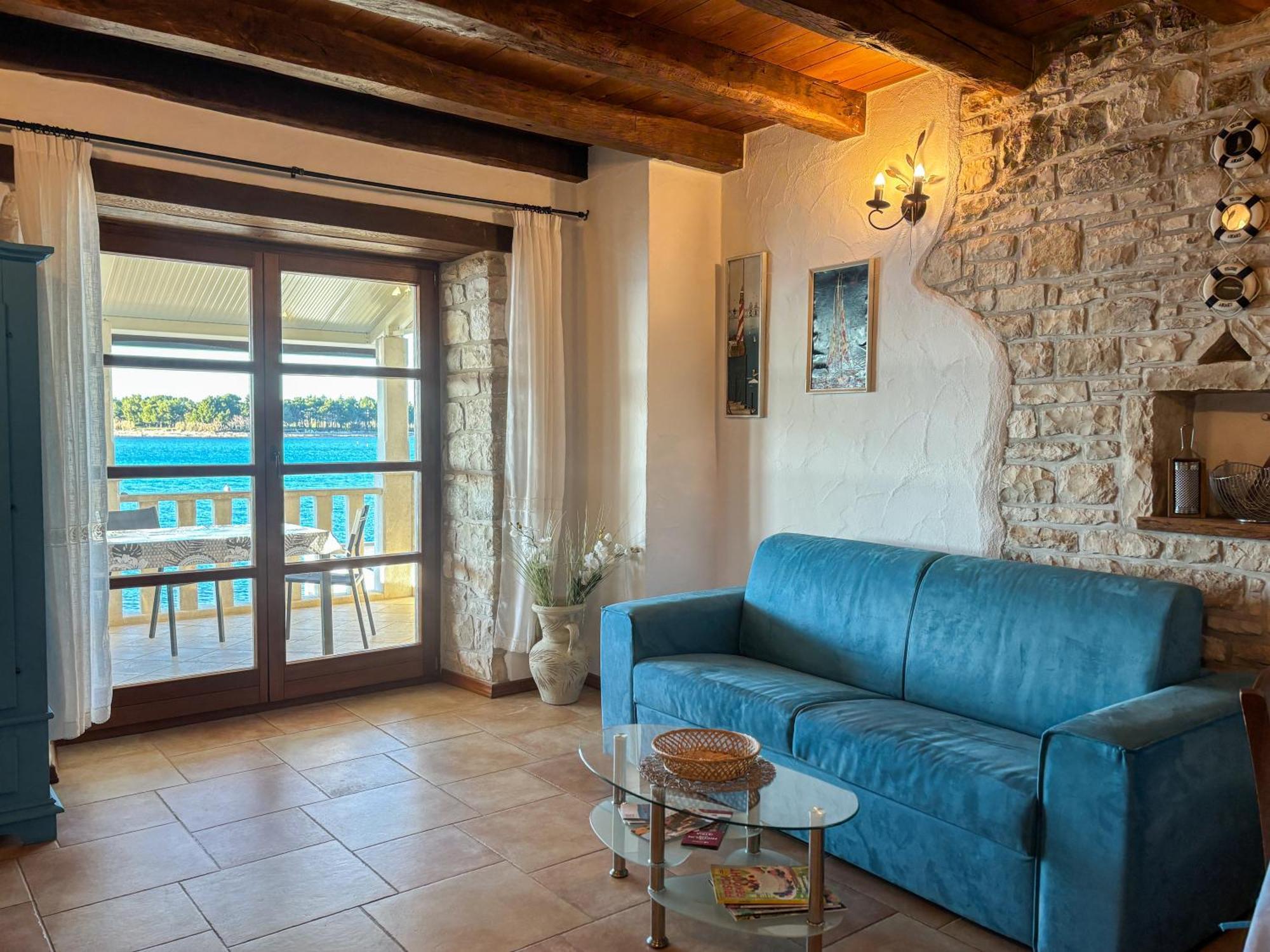 City Center Coastal Escape - Apartments With Sea View Or Cozy Room Новиград Екстериор снимка