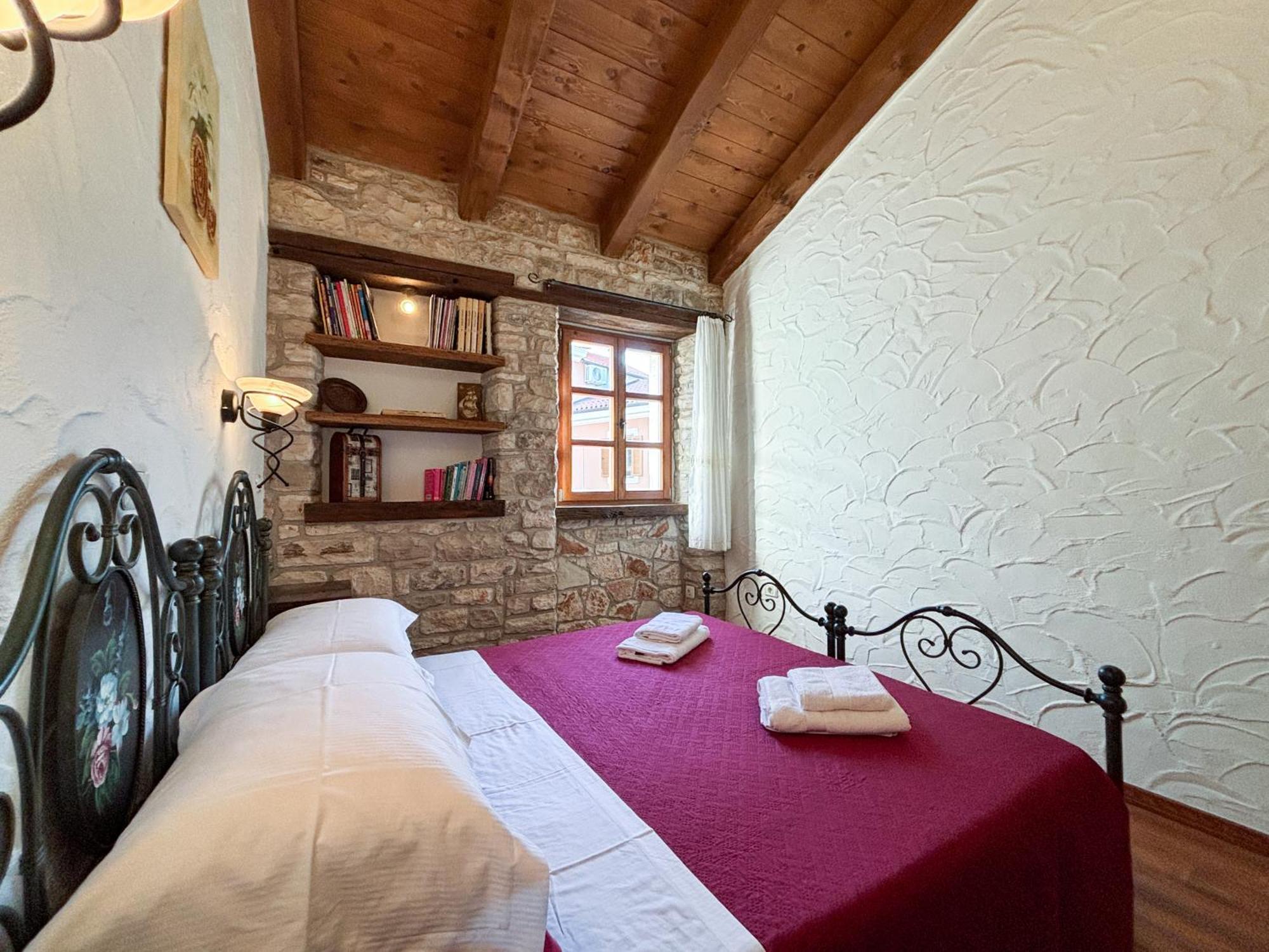 City Center Coastal Escape - Apartments With Sea View Or Cozy Room Новиград Екстериор снимка