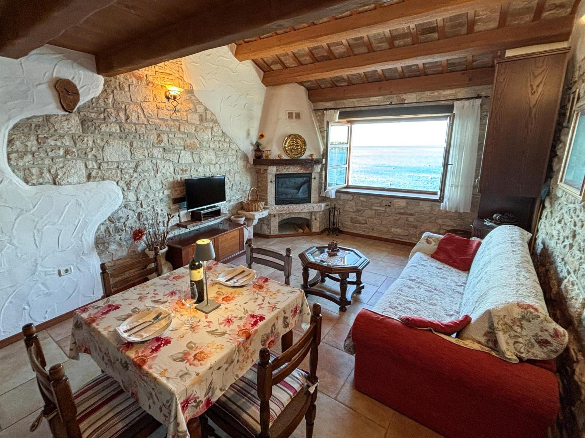 City Center Coastal Escape - Apartments With Sea View Or Cozy Room Новиград Екстериор снимка