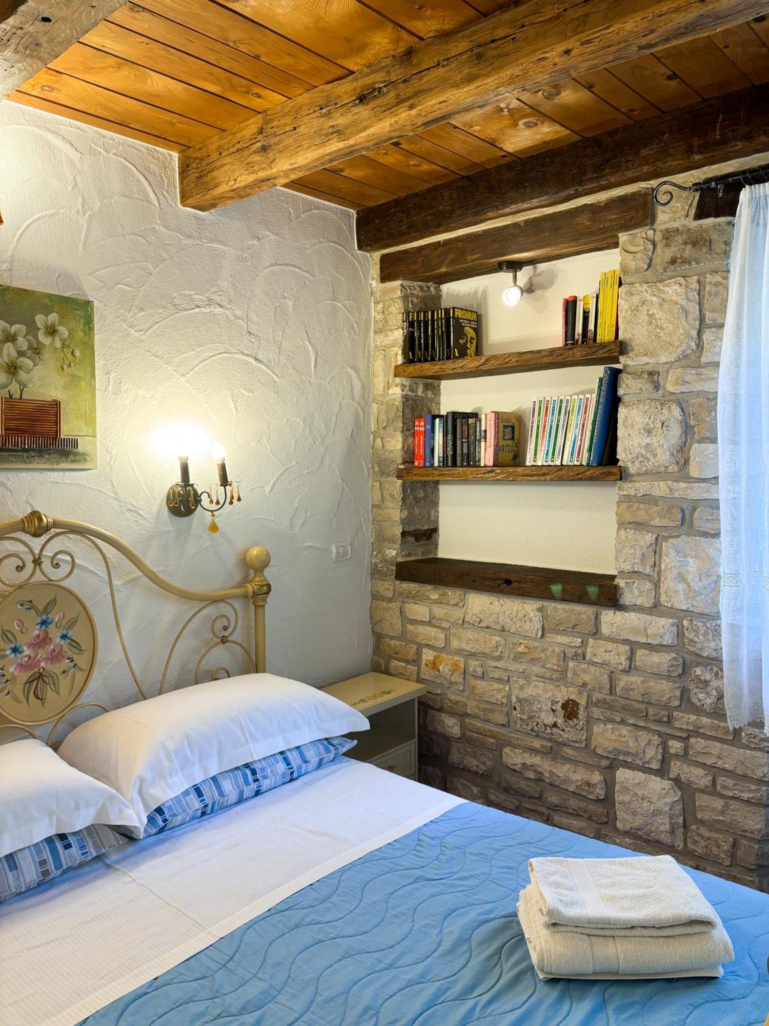 City Center Coastal Escape - Apartments With Sea View Or Cozy Room Новиград Екстериор снимка