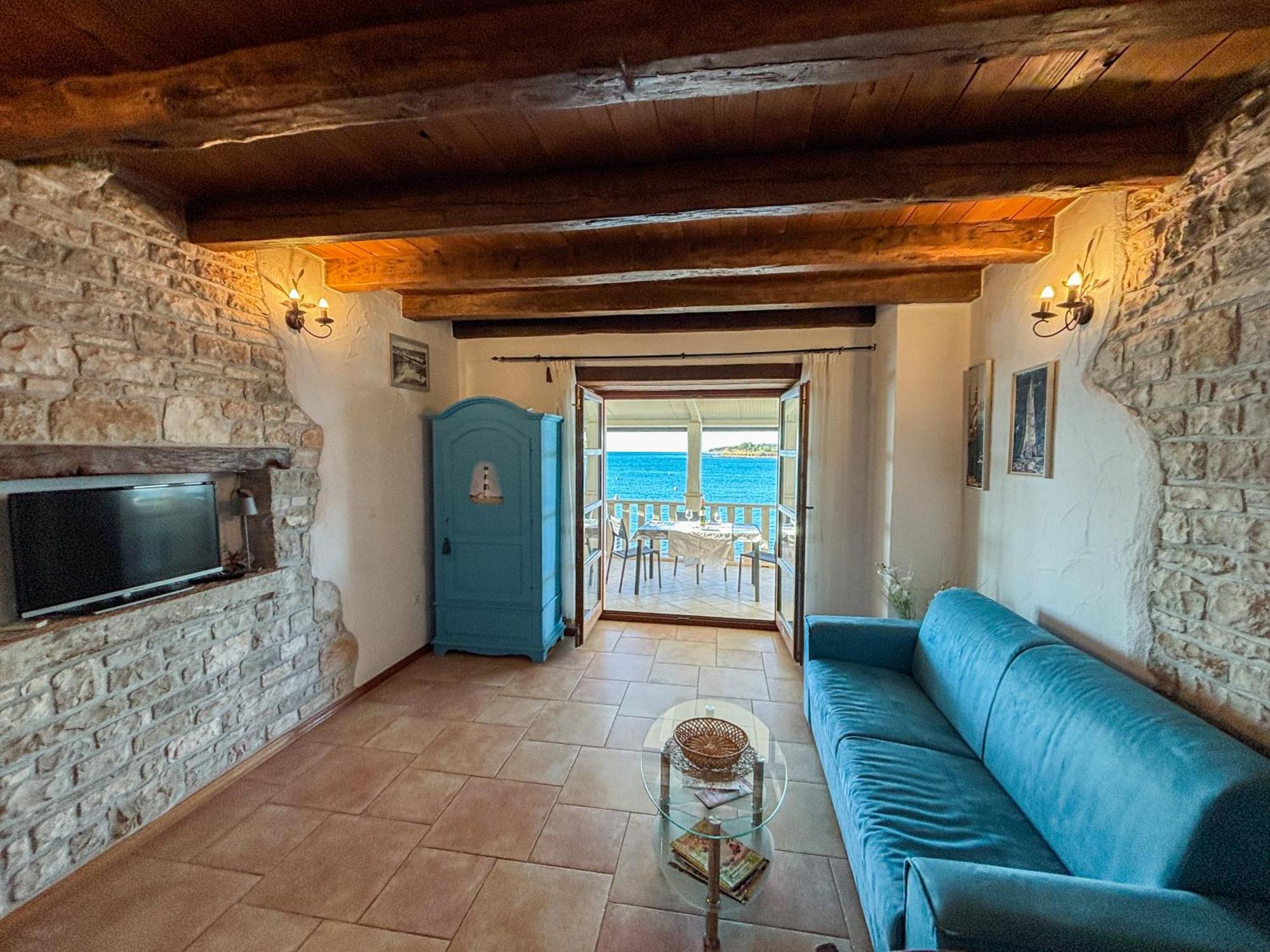 City Center Coastal Escape - Apartments With Sea View Or Cozy Room Новиград Екстериор снимка